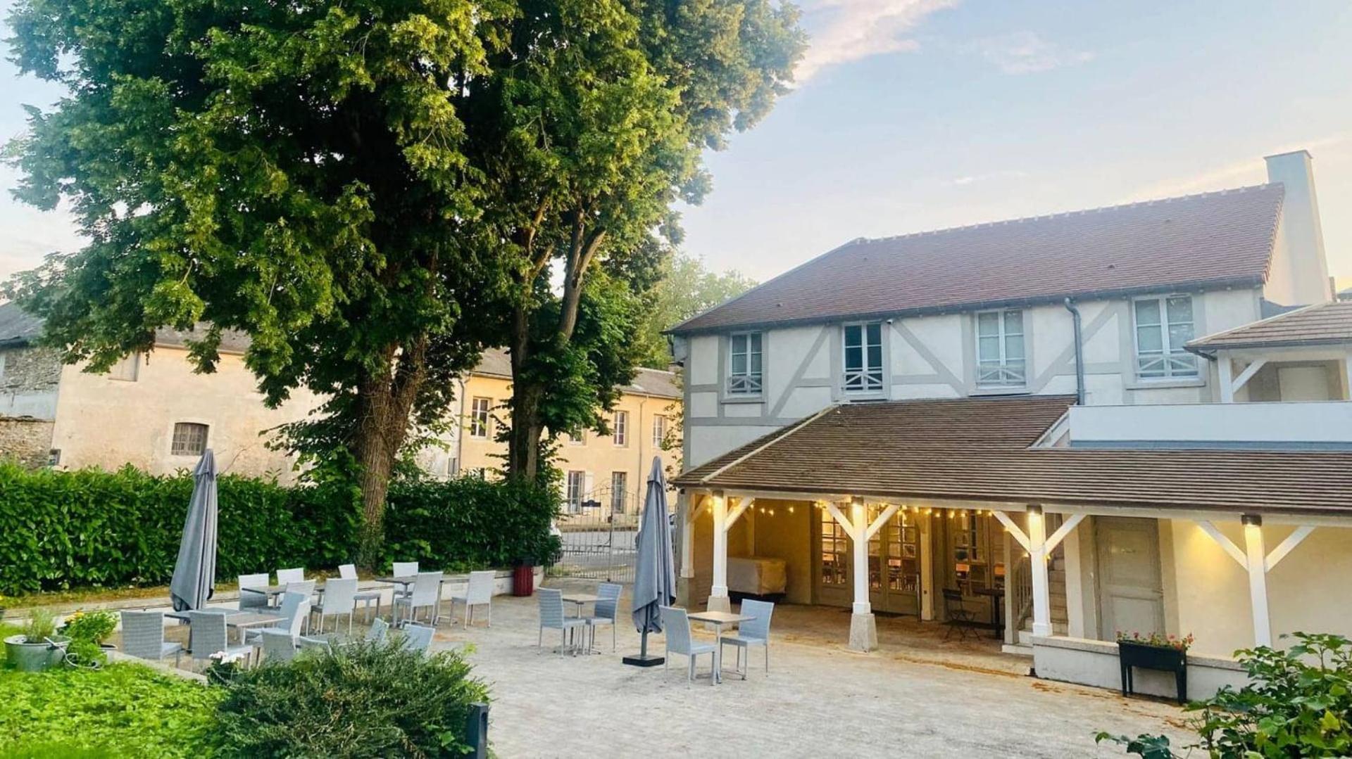 Hotel Du Cheval Blanc - Paris Marne La Vallee Disneyland Paris Bagian luar foto